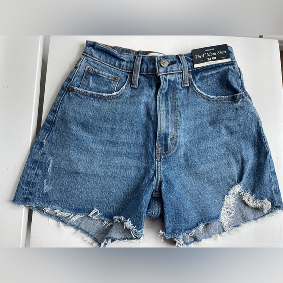 Abercrombie & Fitch Curve Love High Rise 4 Inch Mom Short - Picture 1 of 4